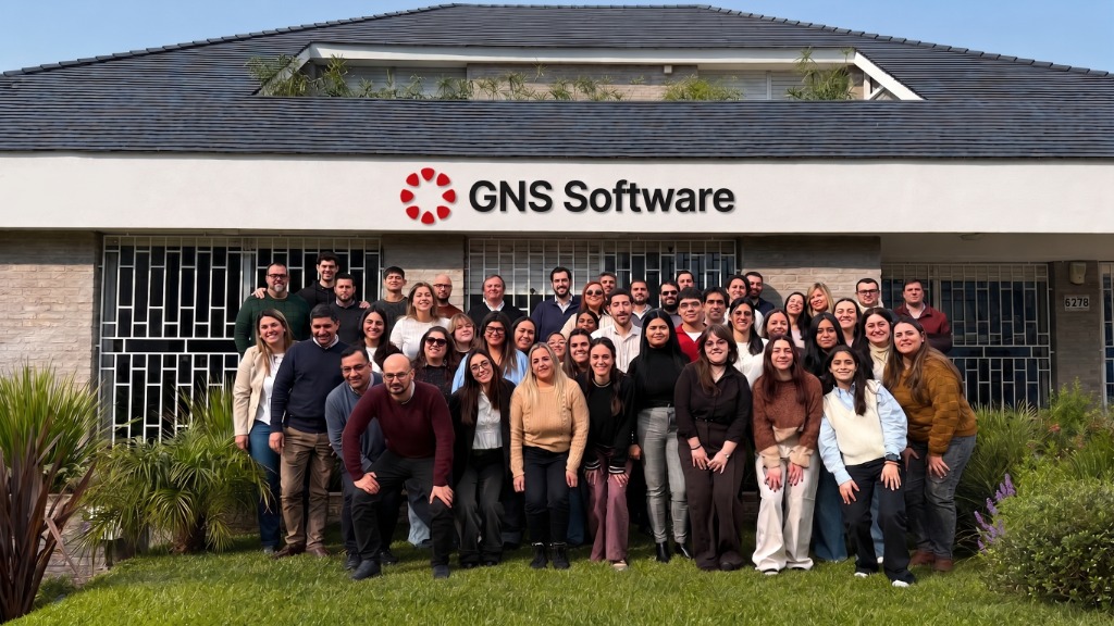 Fotografía real del equipo de GNS Software en Uruguay